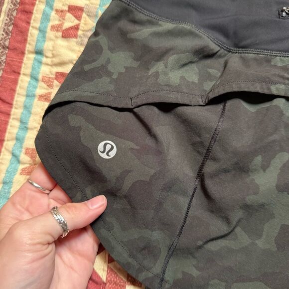 Lululemon Athletica Army Print running shorts size 8 - Picture 4 of 6